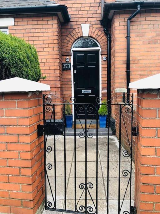 Cosy Two Bed Terraced House 7Min Drive From City Villa Belfast Exteriör bild