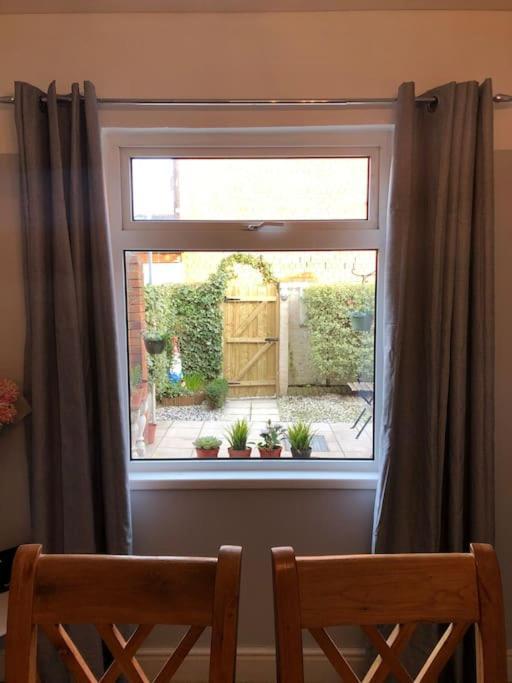 Cosy Two Bed Terraced House 7Min Drive From City Villa Belfast Exteriör bild