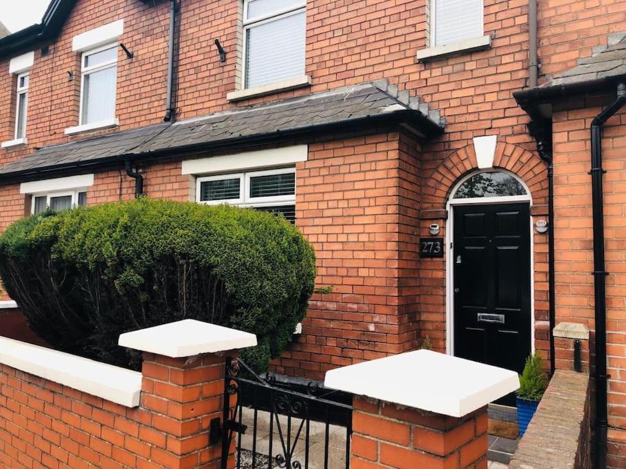 Cosy Two Bed Terraced House 7Min Drive From City Villa Belfast Exteriör bild