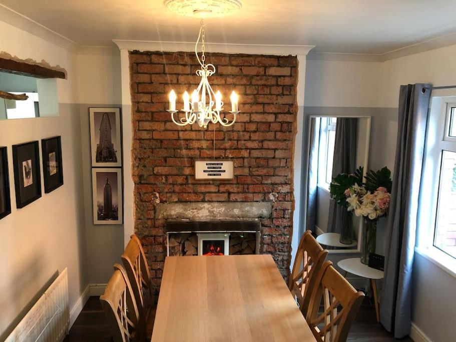 Cosy Two Bed Terraced House 7Min Drive From City Villa Belfast Exteriör bild